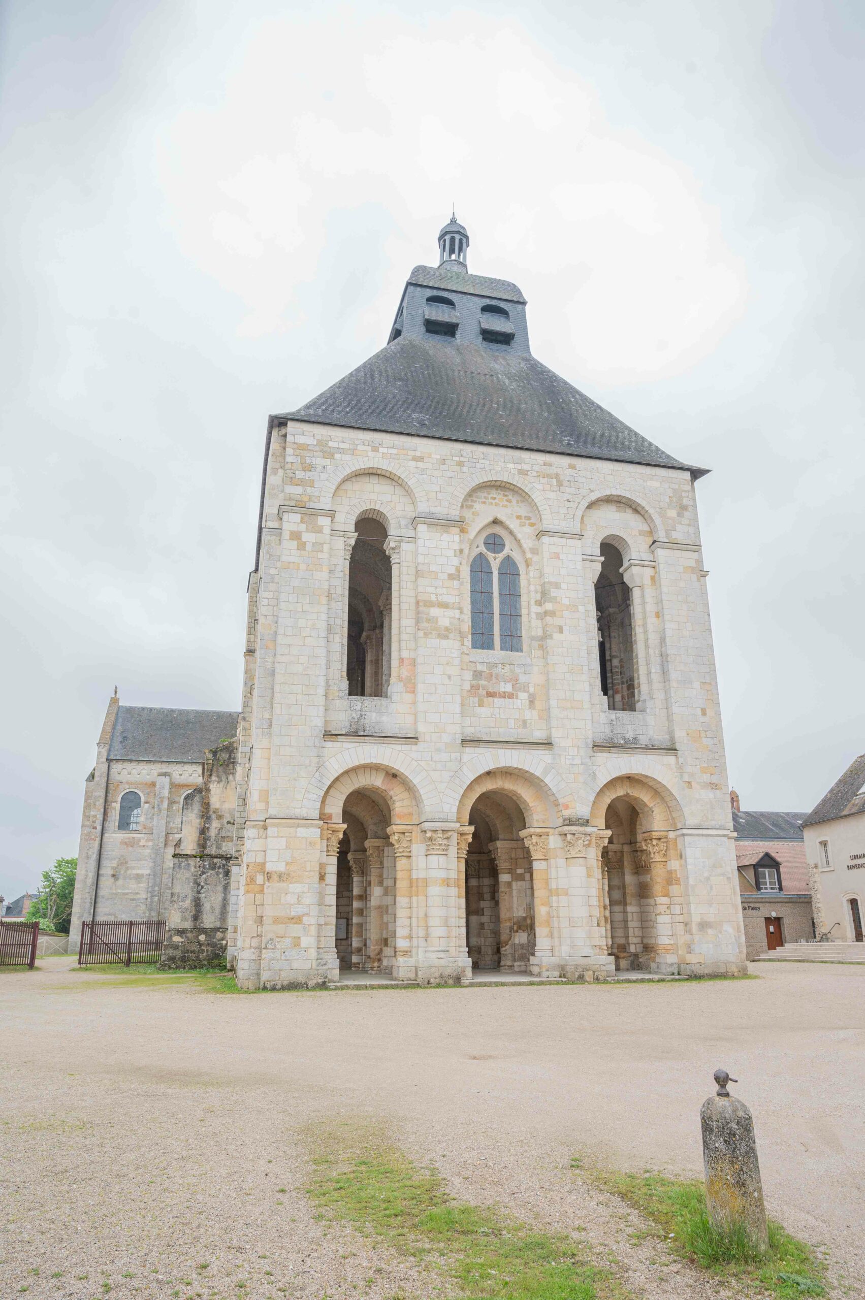 Abbaye de Fleury aussi appelée abbaye de Saint-Benoît-sur-Loire Abbaye de Fleury aussi appelée abbaye de Saint-Benoît-sur-Loire