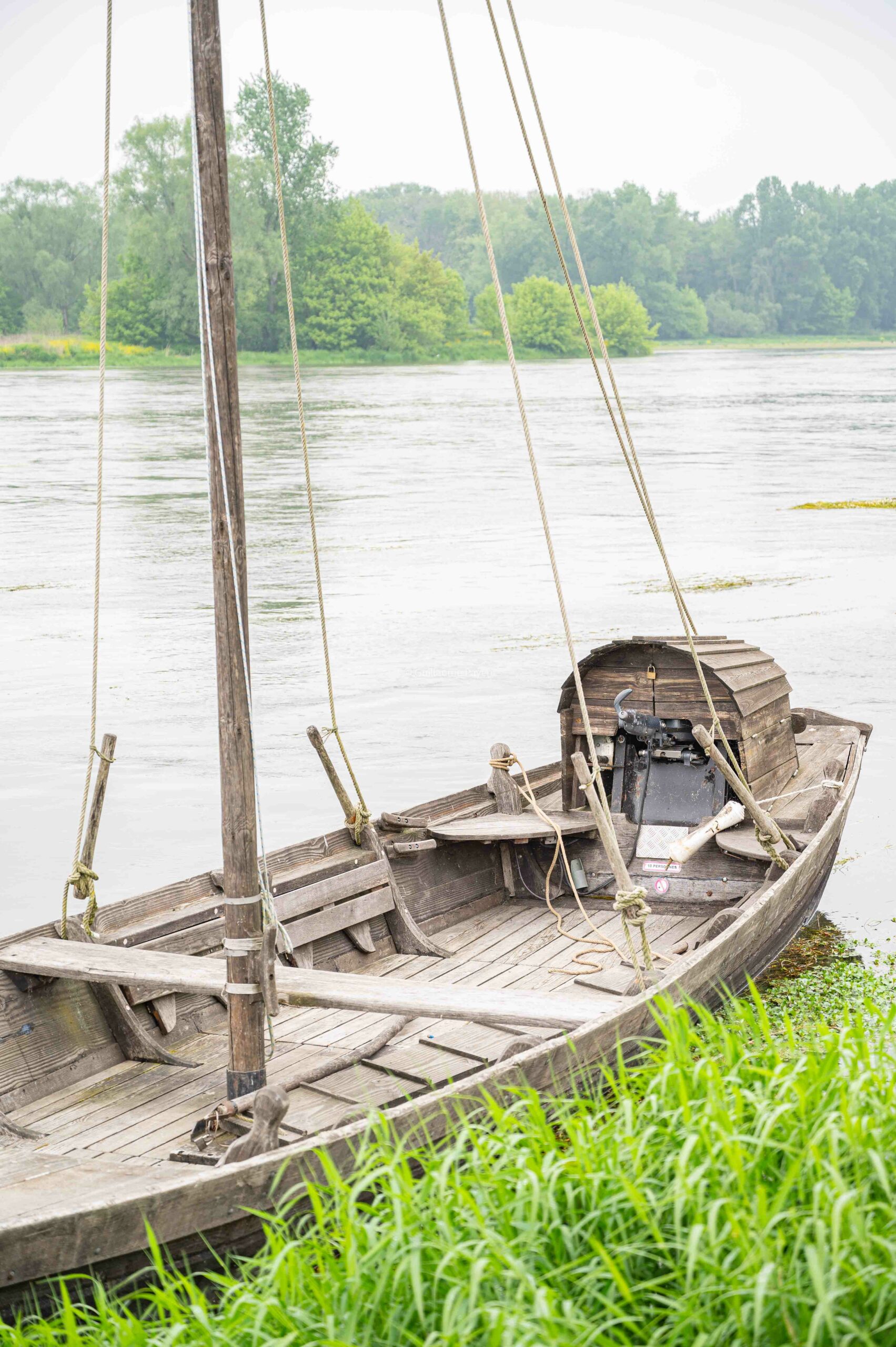 Fûtreau bateau traditionnel à Saint-Benoît-sur-Loire Fûtreau bord de Loire Village de Saint-Benoît-sur-Loire