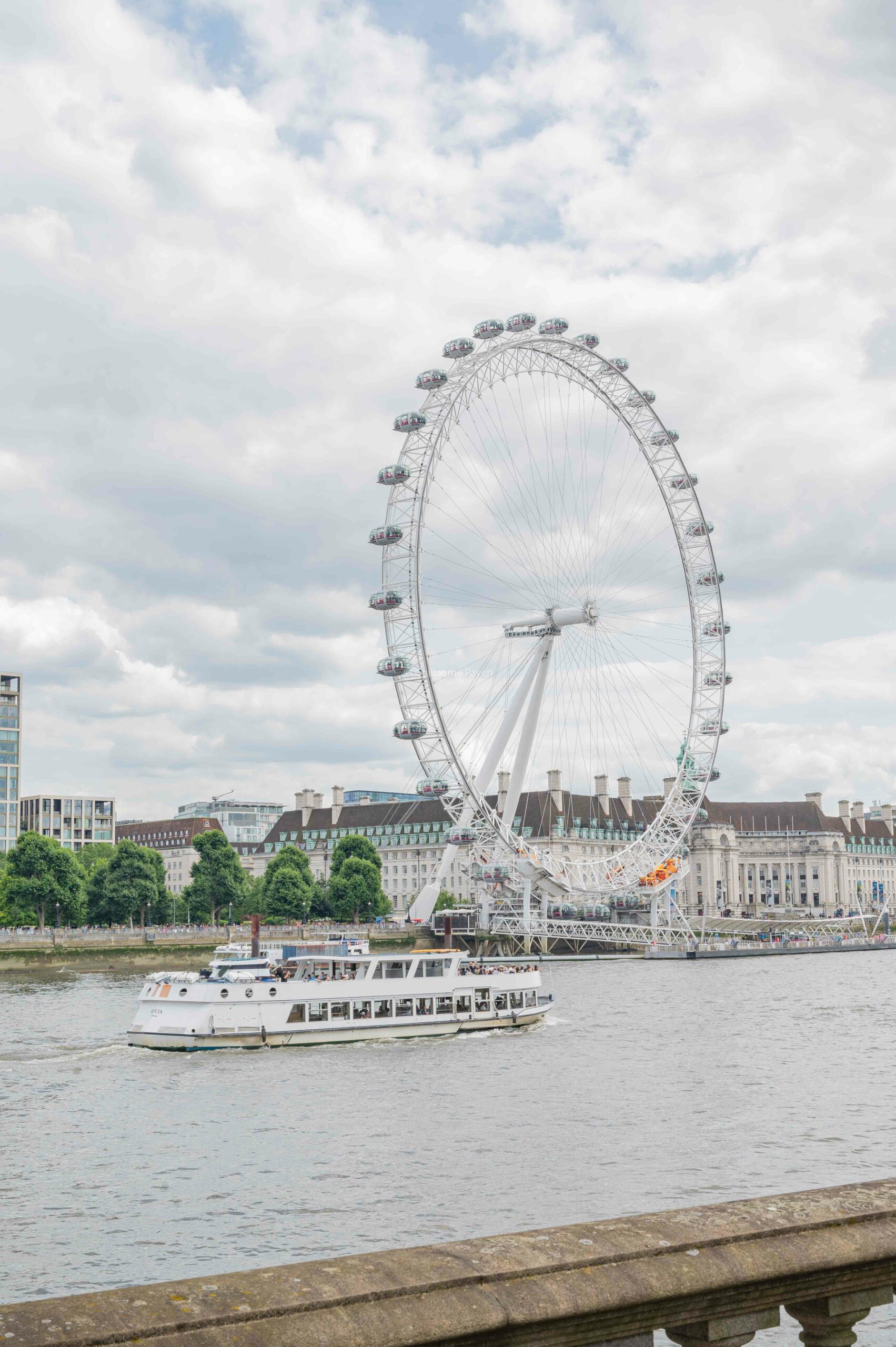 La grande Roue de Londres sur l'Avenue Verte London Paris