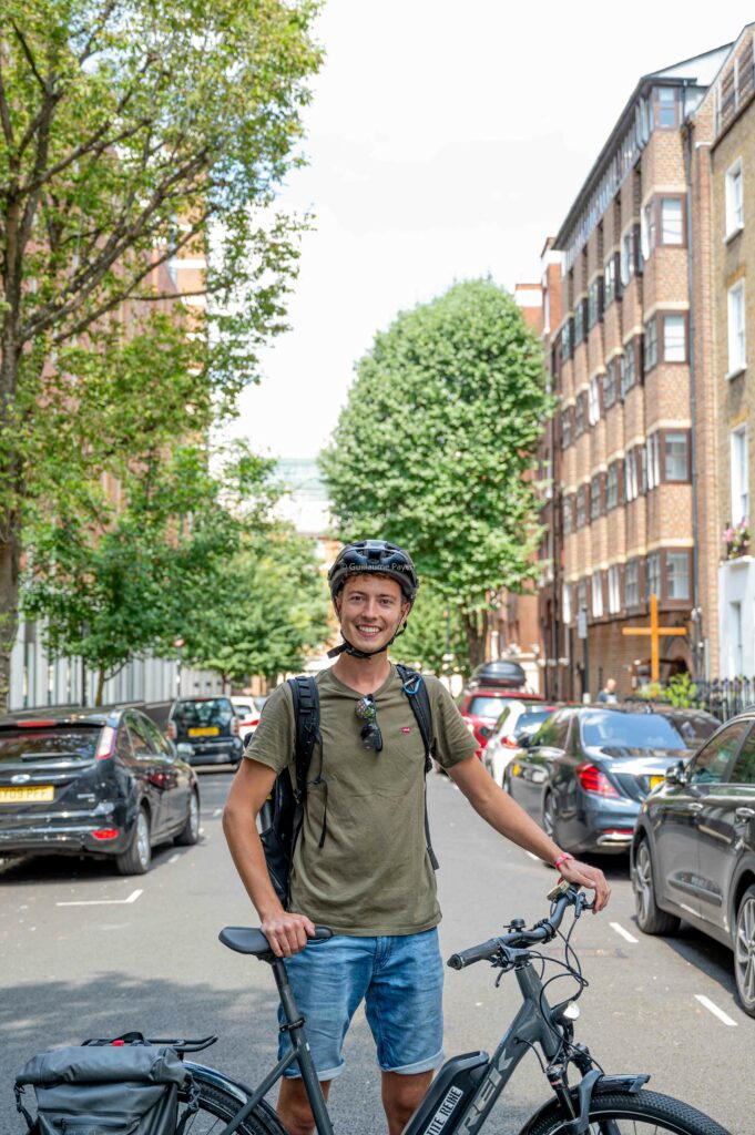 Moi, Guillaume Payen, avec mon vélo à Londres sur l'Avenue Verte London Paris