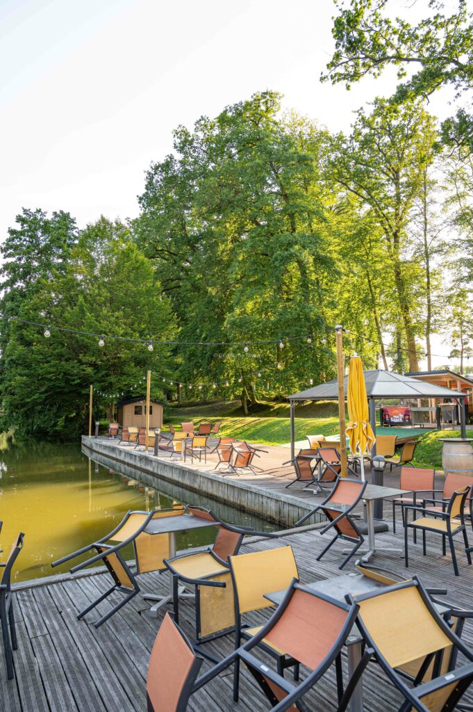 terrasse dans la nature de l'hôtel 