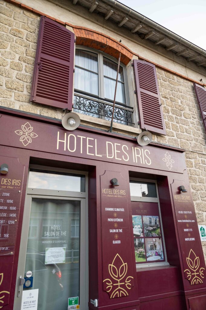 Devanture de l'hôtel des iris