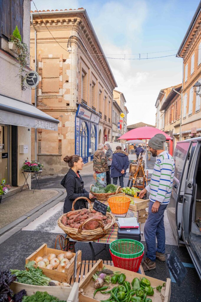 Le marché de Gimont - découvrir le Gers en train, Guillaume Payen Voyage