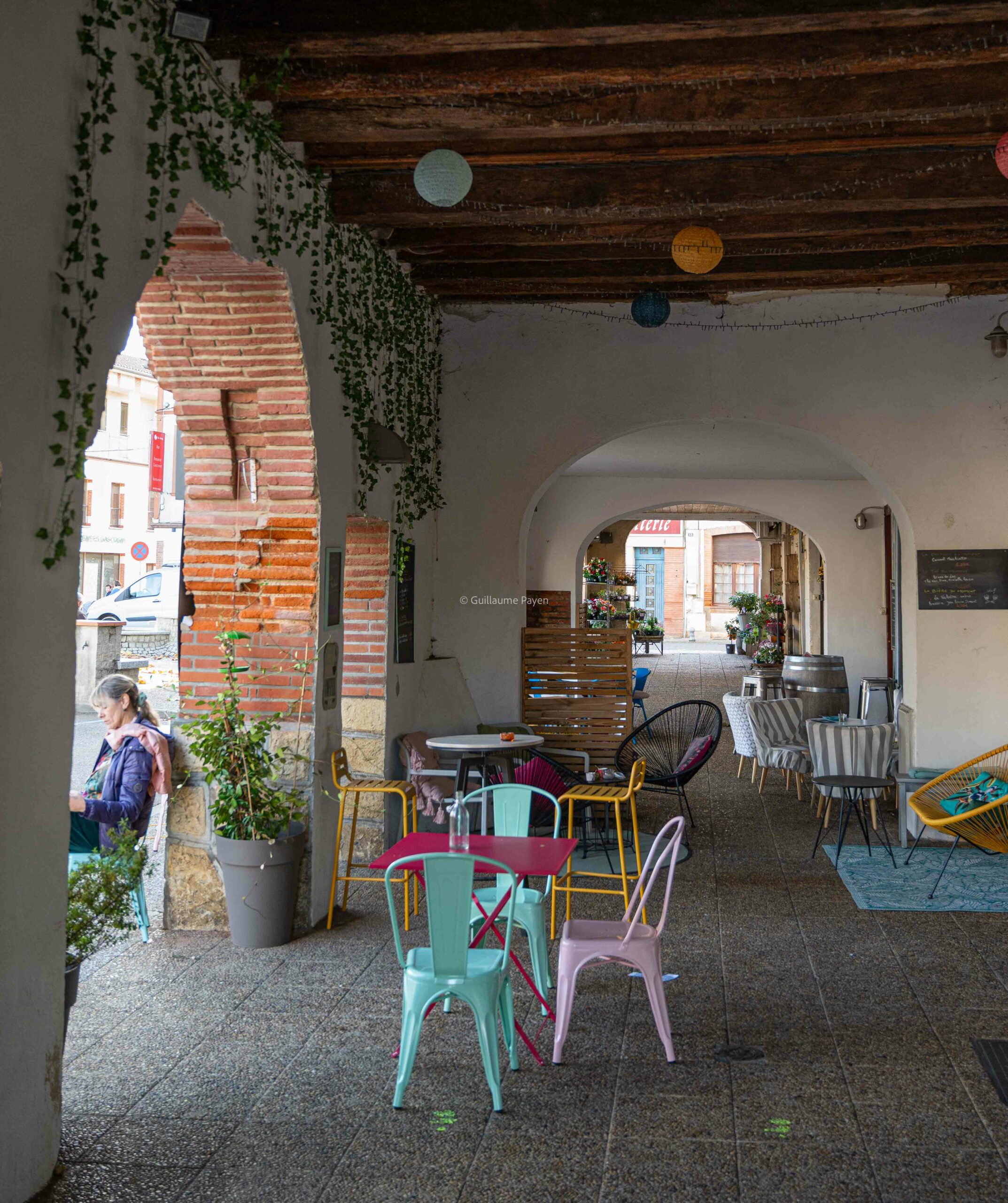 Photo de l'Isle Jourdain qui montre ses ruelles et ses bâtiments traditionnels du Gers