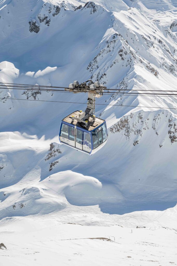 La célèbre passerelle du Pic du Midi accessible en train et en car - Guillaume Payen blog Voyage 