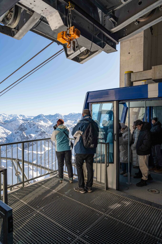 La célèbre passerelle du Pic du Midi accessible en train et en car - Guillaume Payen blog Voyage 