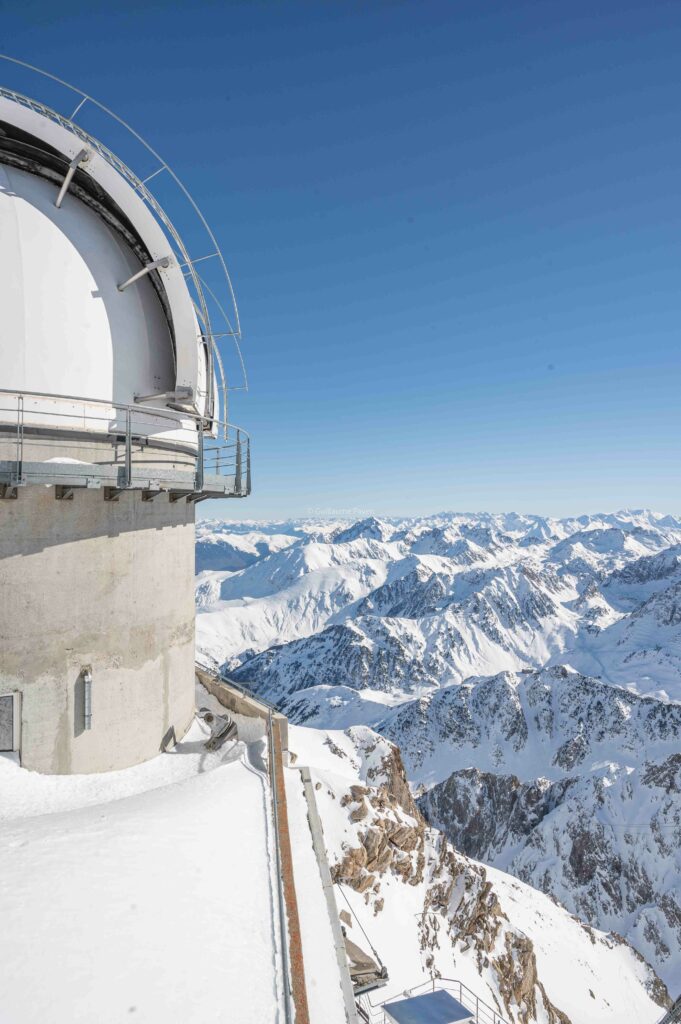 La célèbre passerelle du Pic du Midi accessible en train et en car - Guillaume Payen blog Voyage 