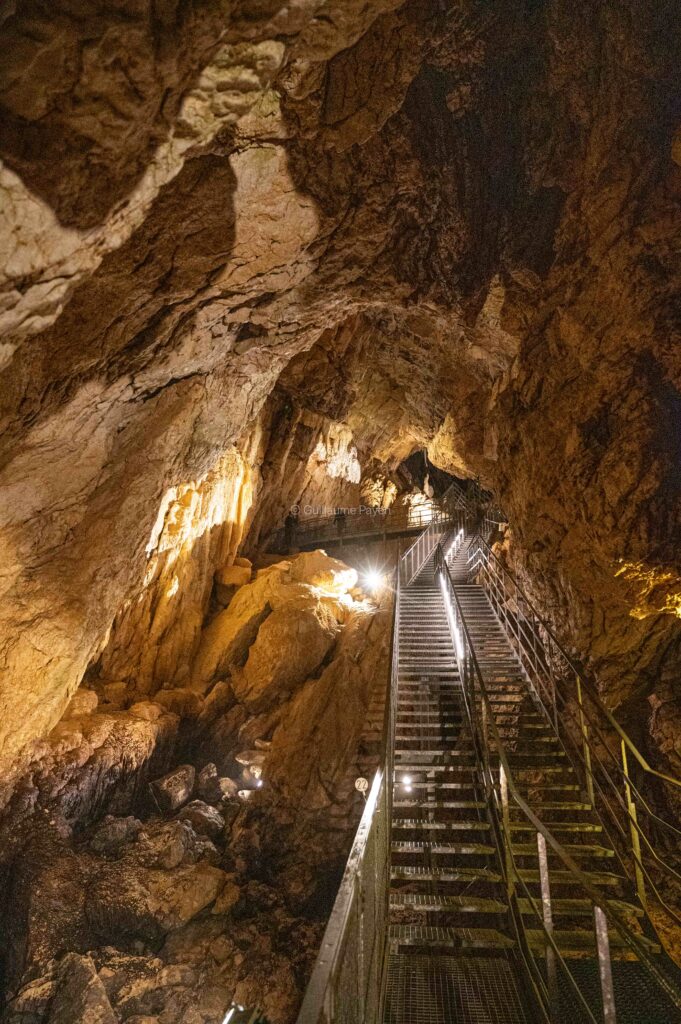 Grottes de Vallorbe dans le Nord Vaudois en Suisse Grottes de Vallorbe dans le Nord Vaudois en Suisse