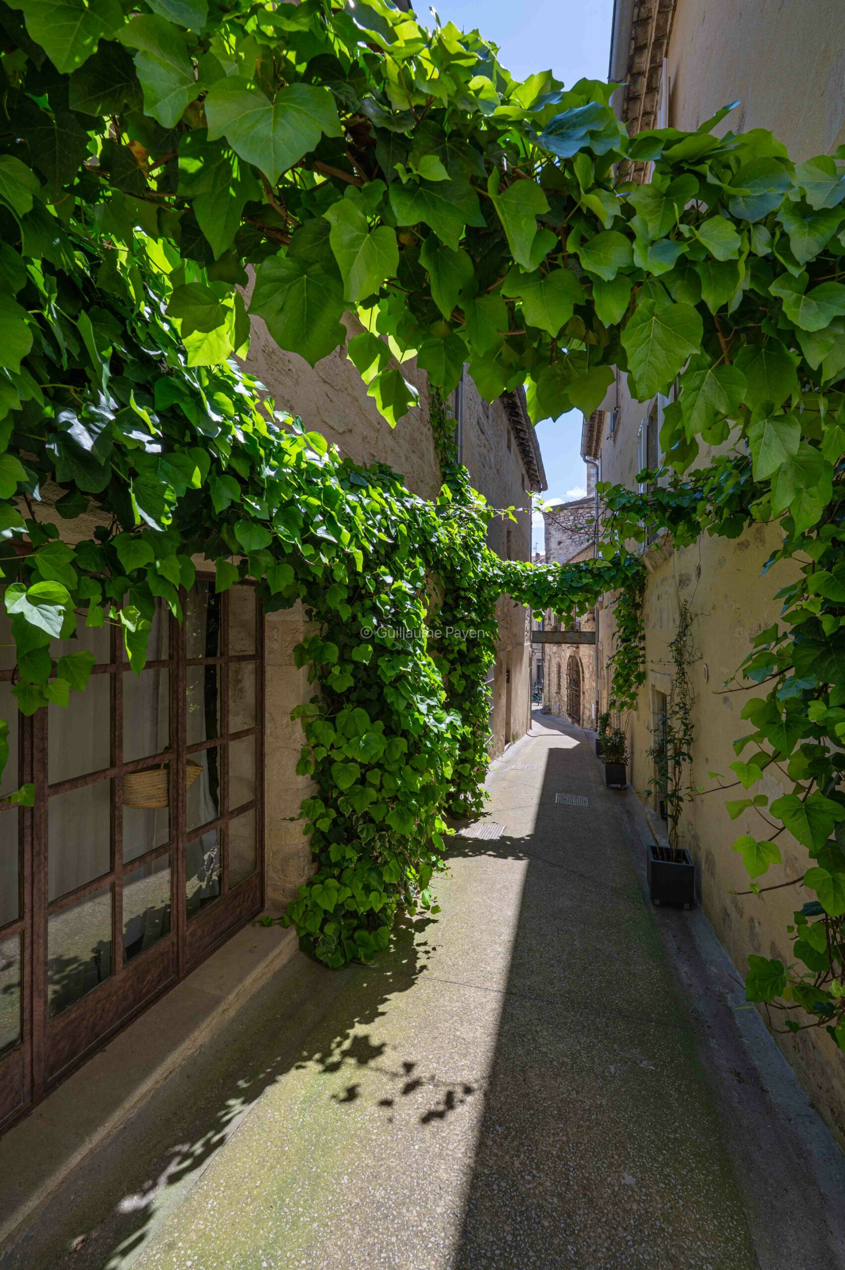 Ruelles et centre du village à Villeneuve les Avignon Ruelles et centre du village à Villeneuve les Avignon