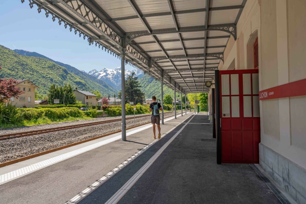 Gare de Luchon - L'arrivée du Train dans la vallée