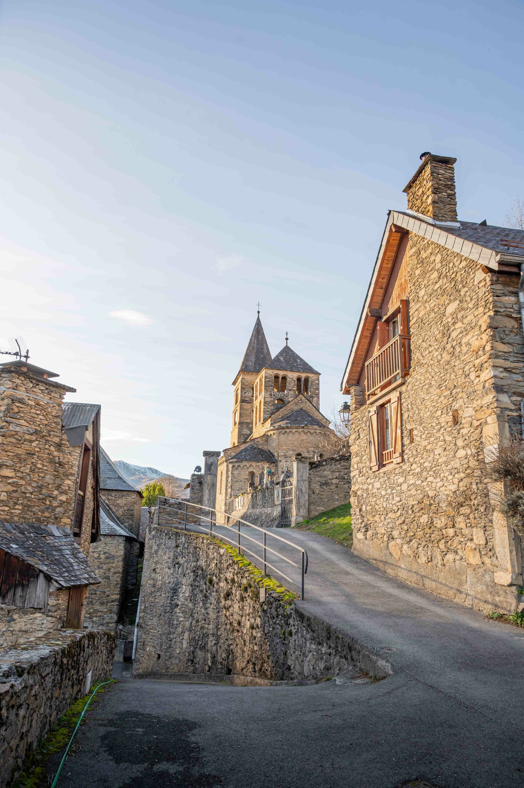 Saint-Aventin village pyrénées 