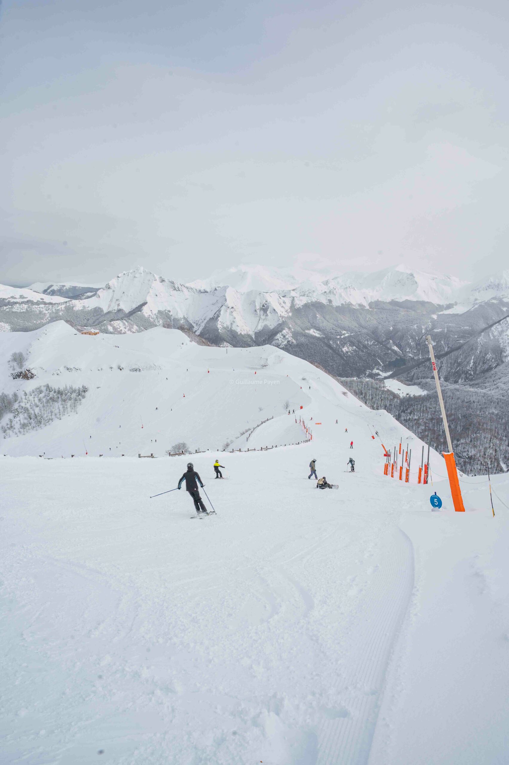 Photo sur les pistes de ski de la station de Guzet dans le Couserans 